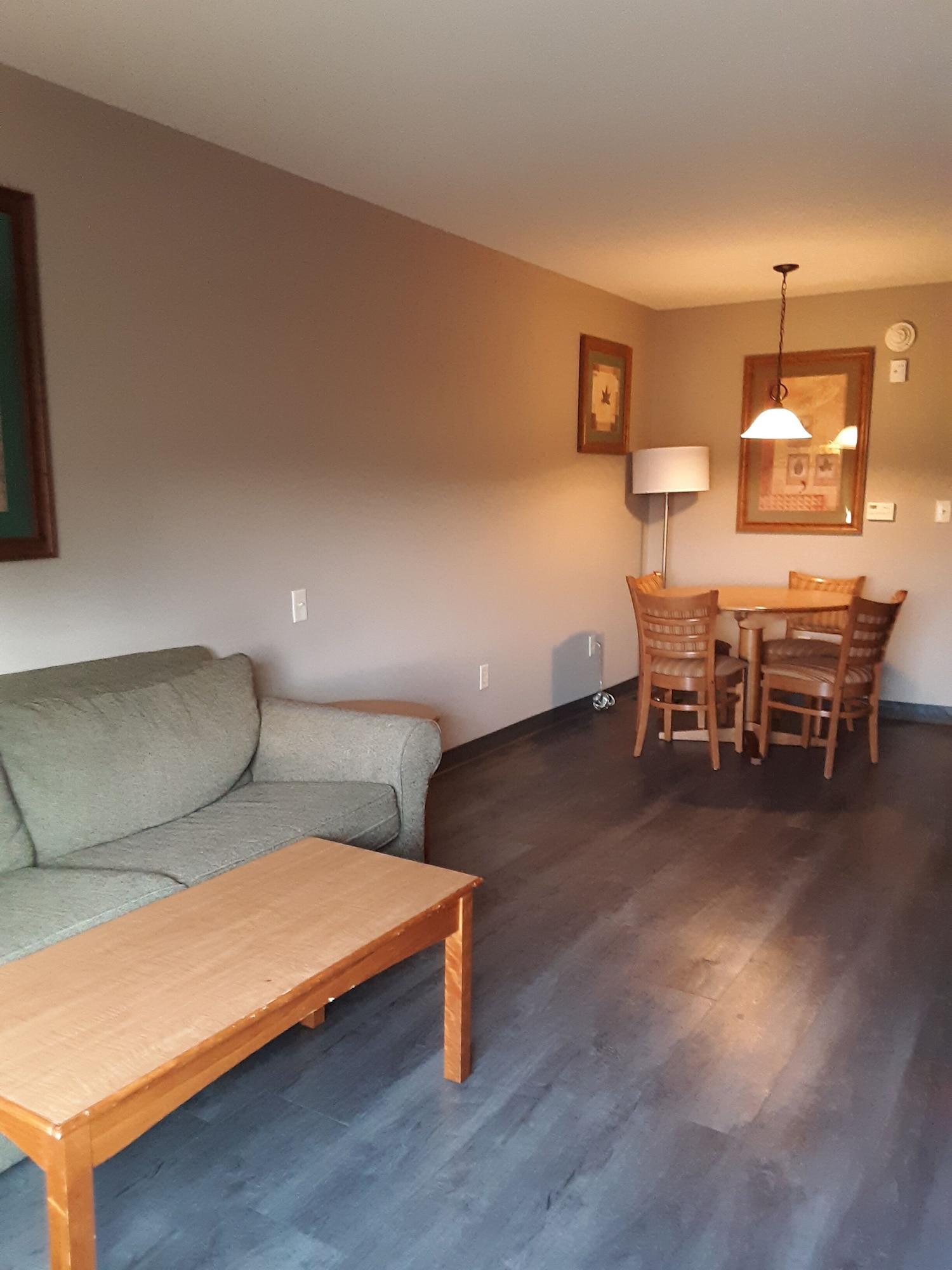 Wingate By Wyndham Bentonville Bagian luar foto
