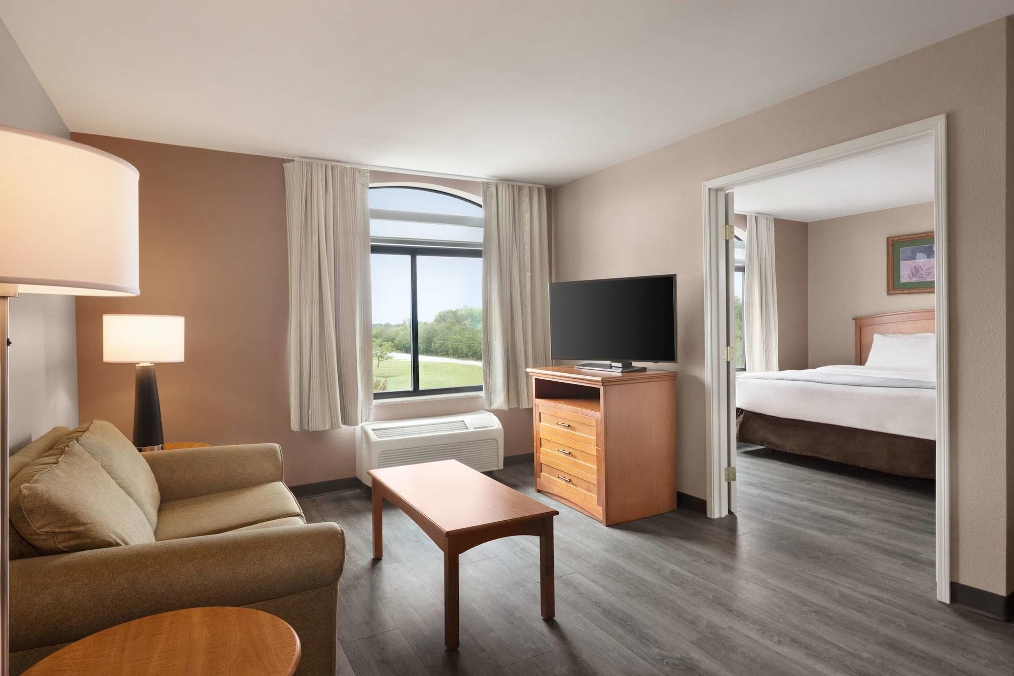 Wingate By Wyndham Bentonville Bagian luar foto