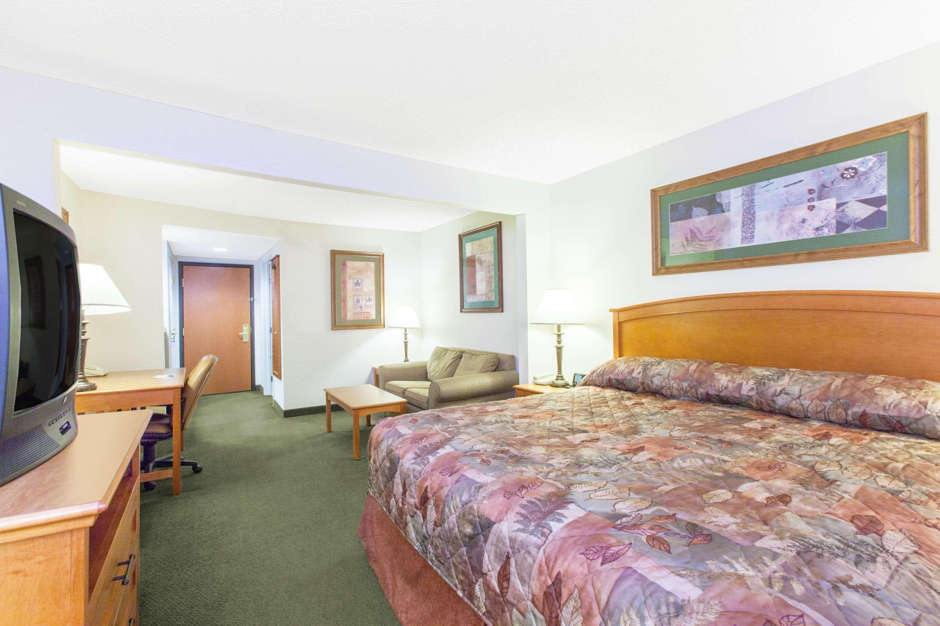 Wingate By Wyndham Bentonville Bagian luar foto