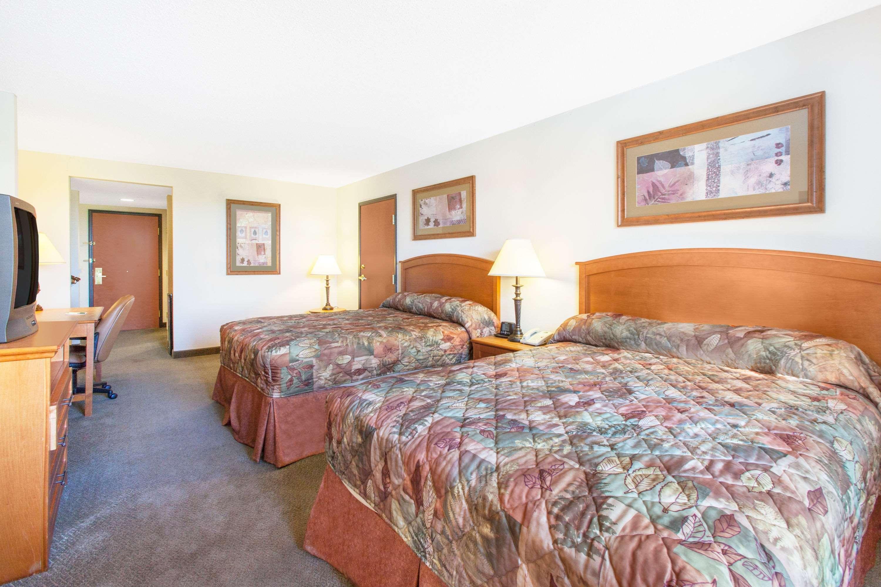 Wingate By Wyndham Bentonville Bagian luar foto