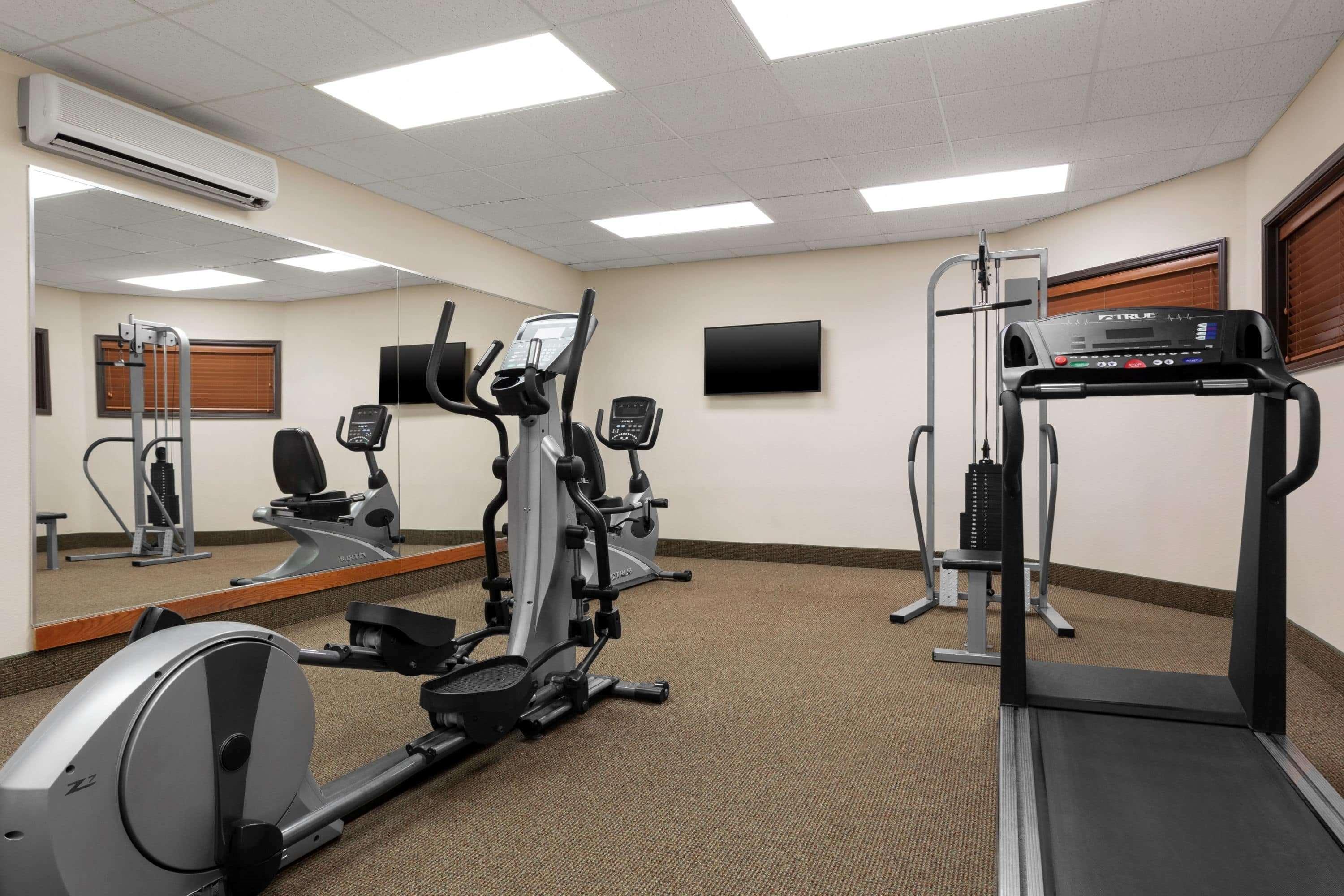 Wingate By Wyndham Bentonville Bagian luar foto