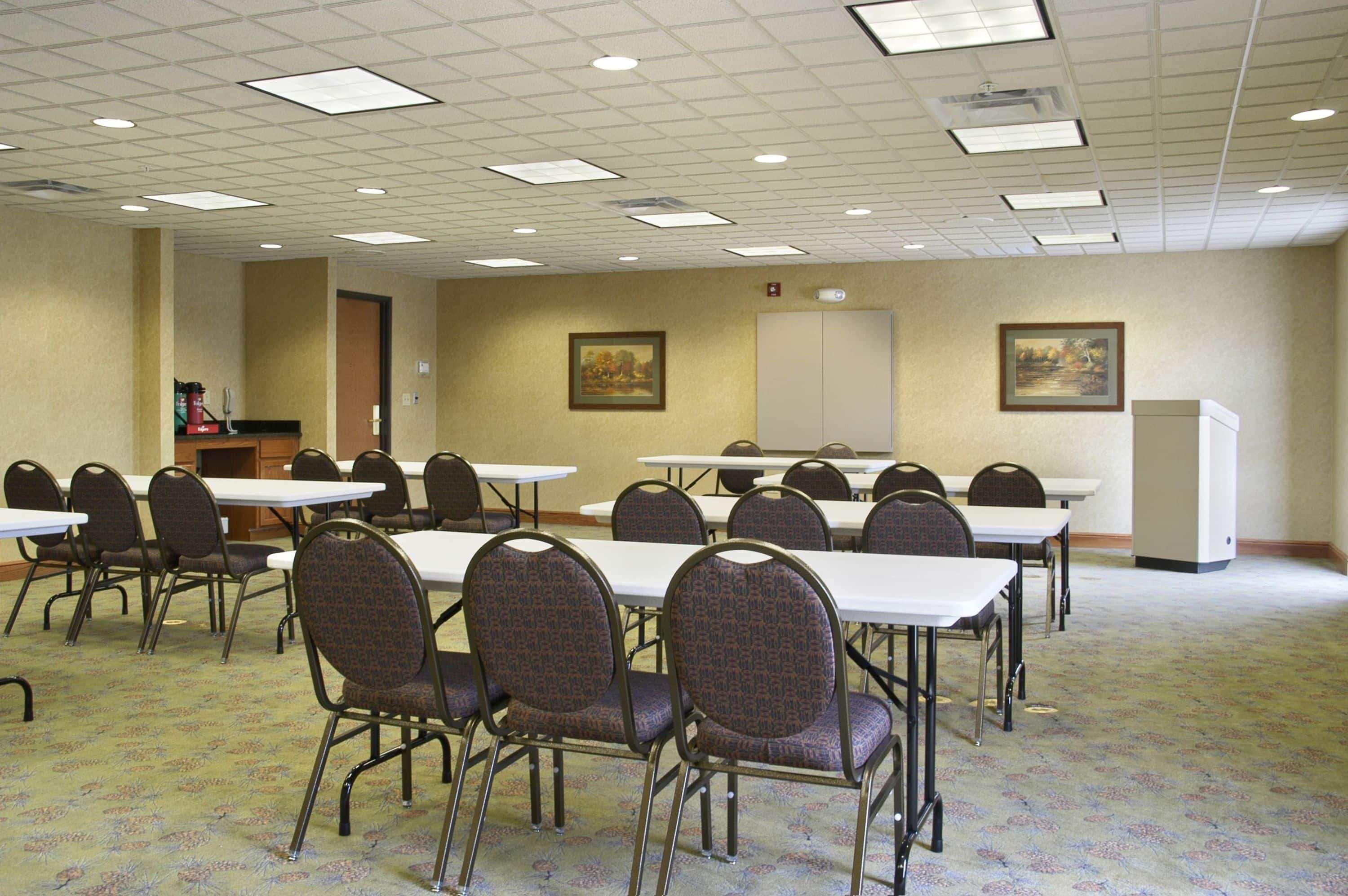 Wingate By Wyndham Bentonville Bagian luar foto