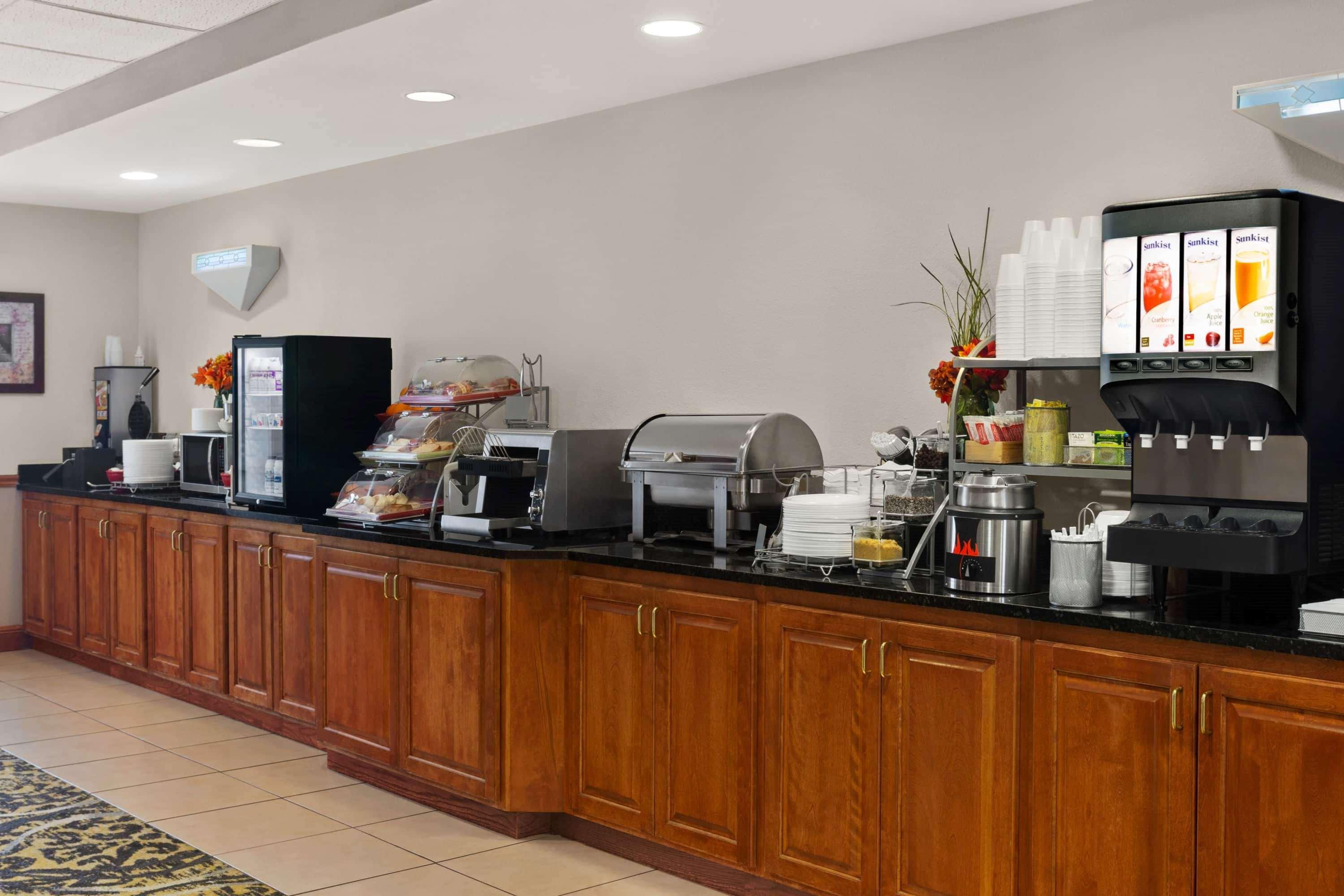 Wingate By Wyndham Bentonville Bagian luar foto