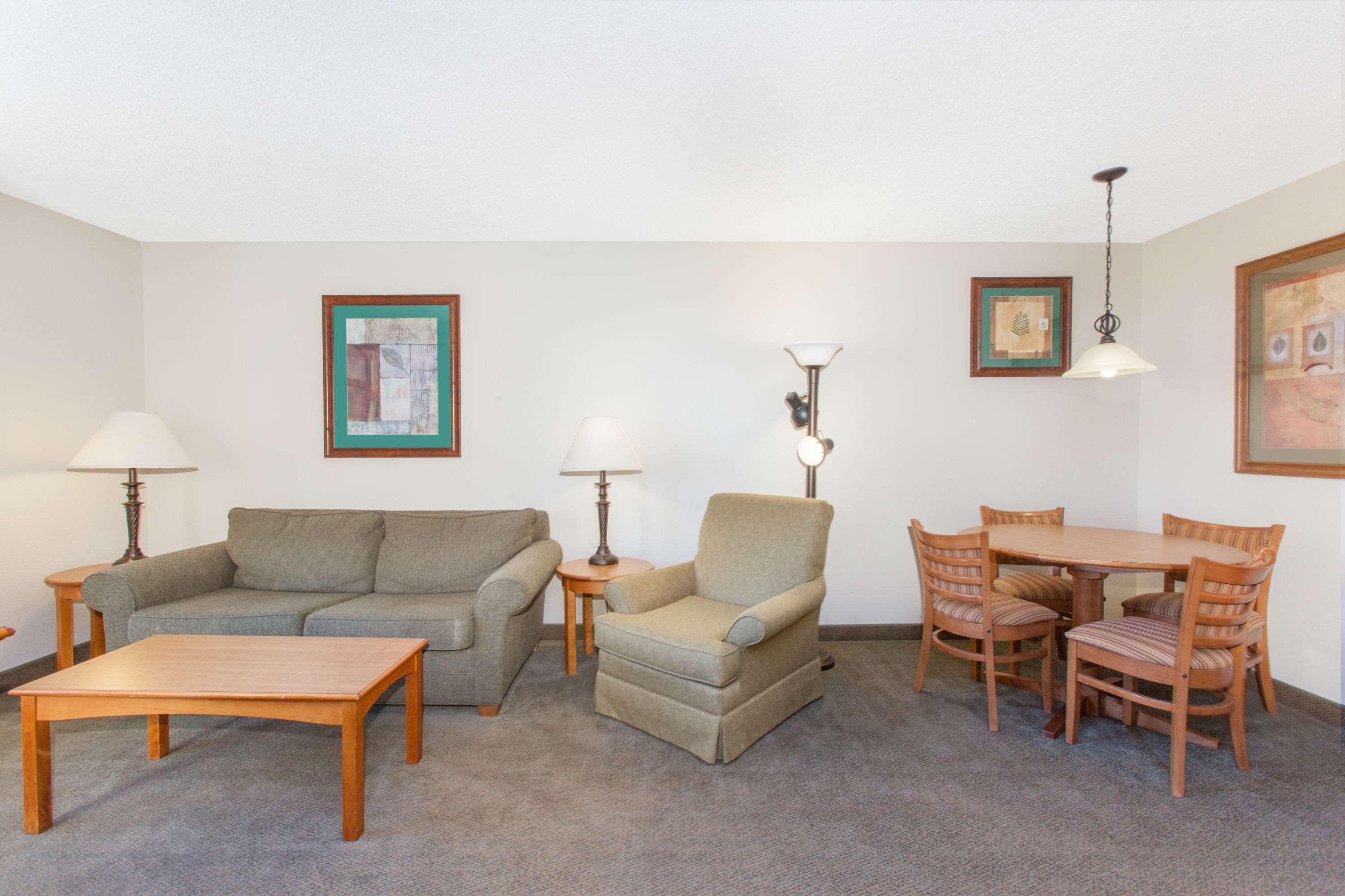 Wingate By Wyndham Bentonville Bagian luar foto