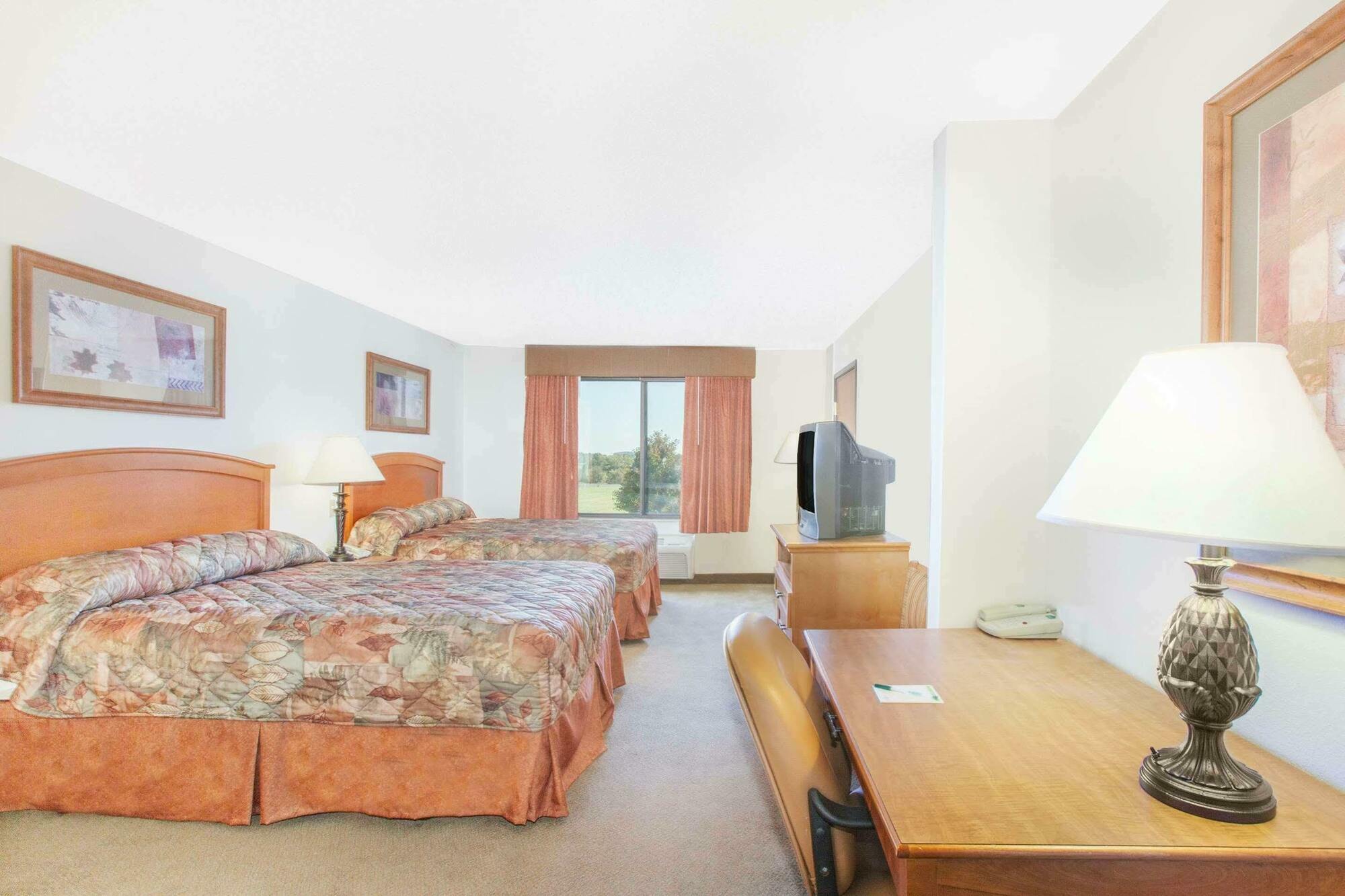 Wingate By Wyndham Bentonville Bagian luar foto